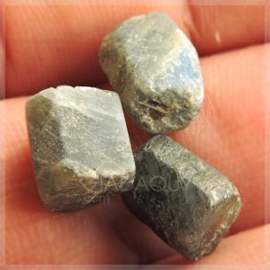 Ba-mau-khoang-chat-da-quy-sapphire-mau-xanh-luc-21.55-carats