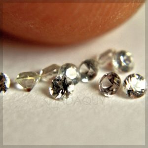 Bo-10-vien-da-quy-sapphire-trang-trong-suot-0.36-carats