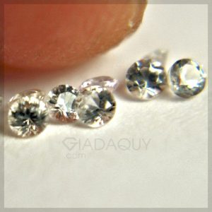 Bo-10-vien-da-quy-sapphire-trong-suot-0.36-carats