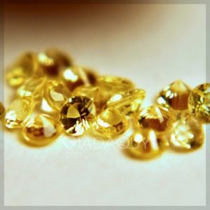 Bo-18-vien-da-quy-sapphire-mau-vang-0.31--carats