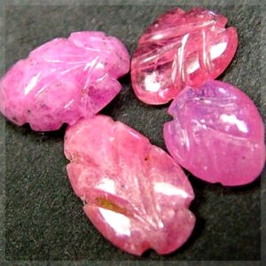 Bo-4-da-sapphire-hong-cham-khac-hinh-chiec-la-TNS345-409x409
