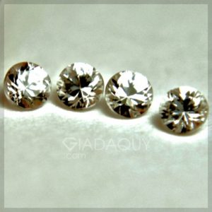 Bo-5-vien-da-quy-sapphire-mau-trong-suot-0.48-carats