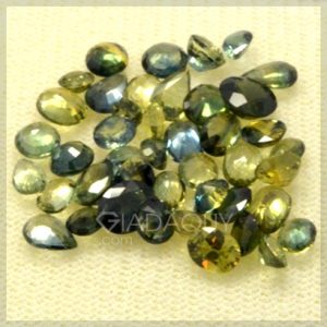 Bo-nhieu-vien-da-quy-sapphire-vang-mau-xanh-luc-va-den-RSA4475