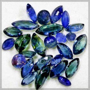 Bo-nhieu-vien-da-quy-sapphire-mau-xanh-ST8748