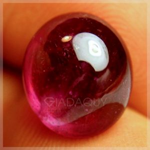 Da-quy-ruby-do-10.97-carats-mai-tron-hinh-oval
