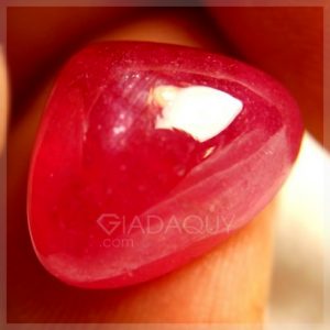 Da-quy-ruby-mau-do-hong-22.6-carats-mai-bong