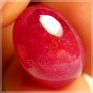 Da-quy-ruby-do-hong-28.47-carats-mai-tron-hinh-oval