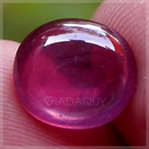Da-quy-ruby-hong-tim-4.9-carats-mai-tron-hinh-oval