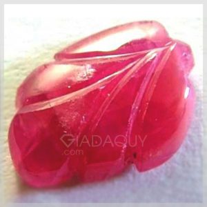 Đá ruby màu đỏ hồng chạm khắc hình chiếc lá 2.55 carats LG-1221