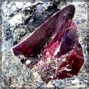Da-ruby-mau-do-tham-tho-13820-carats-khong-xu-ly-TBM-1130-409x409