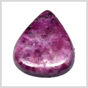 Da-quy-ruby-tim-31-carats-mai-hinh-giot-nuoc
