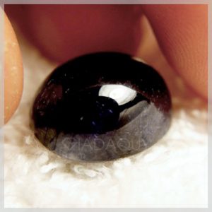 Da-sapphire-mau-xanh-den-mai-tron-22-69-carats-409x409
