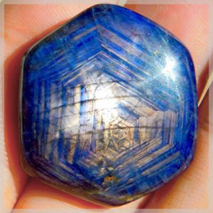 Da-quy-sapphire-xanh-hieu-ung-sao-12-canh-93.03-carats