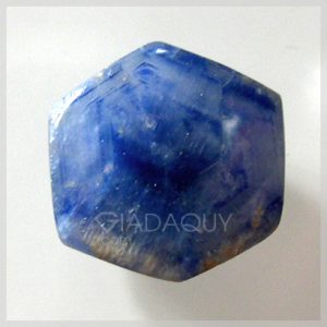 Da-quy-sapphire-xanh-duong-hinh-luc-giac-5.97-carats