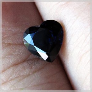Da-sapphire-xanh-duong-hinh-trai-tim-1-1-carats-409x409