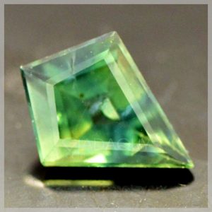Da-sapphire-xanh-luc-hinh-tu-giac-RSA450-409x409
