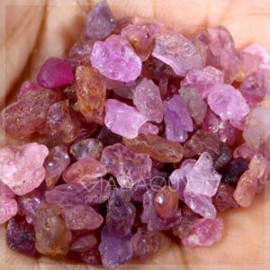 Khoang-chat-quy-sapphire-tho-nhieu-mau-50-carats-RG-1662