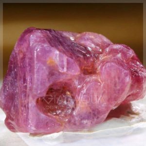 Mau-khoang-chat-da-quy-sapphire-mau-hong-TBM-1011