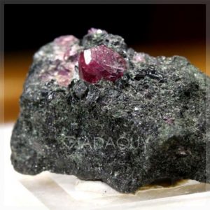 Mau-khoang-chat-da-quy-sapphire-mau-hong-TBM-1012
