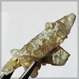 Mau-khoang-chat-da-quy-sapphire-mau-vang-MGW4380