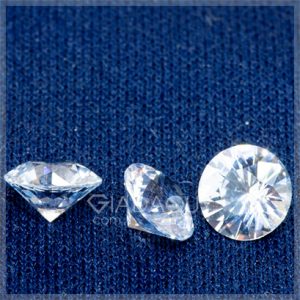 ba vien da sapphire trong suot tron 3.12 carats
