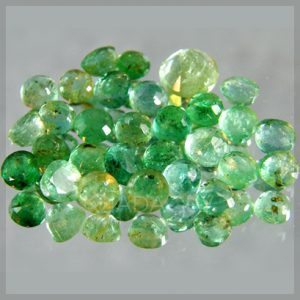 bo-nhieu-vien-da-quy-tourmaline-xanh-luc-tong-cong- 4.80-CARATS