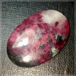 da-quy-ruby-hong-65-carats-mai-tron-hinh-oval-409x409
