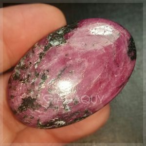 da ruby tim 109 carats cat hinh oval