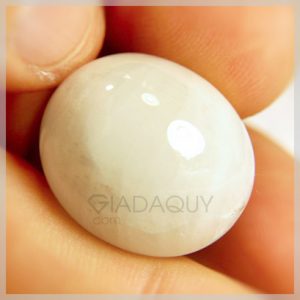 da sapphire trang mai tron 88.1 carats