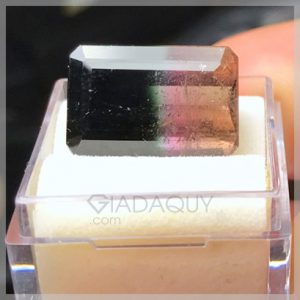 da-quy-tourmaline-ba-mau-xanh-luc-hong-vang-11.65-carats