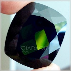 da-tourmaline-chrome-mau-xanh-den-hoan-hao