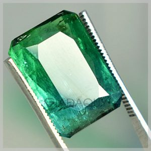 da-quy-tourmaline-xanh-luc-11.2-carats