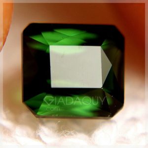 da-quy-tourmaline-xanh-luc-2.43-carat