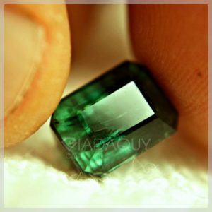 da-quy-tourmaline-xanh-luc-4.95-carats