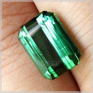 da-quy-tourmaline-xanh-luc-emerald-step-cut-4.88-carats