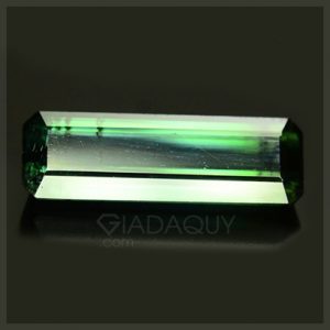 da-quy-tourmaline-xanh-luc-hinh-thanh-dai-2.67-carats