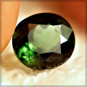 da-quy-tourmaline-xanh-luc-oval-cut-1.76-carats