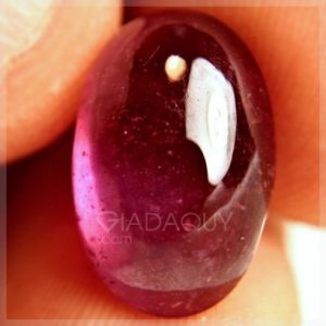 da ruby hong 14.58 carats mai tron hinh oval