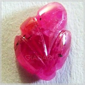 Đá ruby đỏ hồng chạm khắc hình chiếc lá 0.65 carats LG-1211