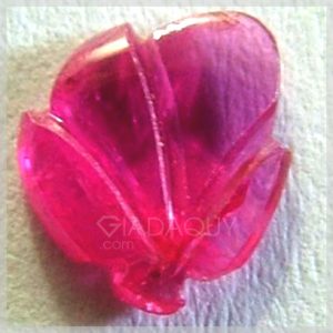 Đá ruby đỏ hồng chạm khắc hình chiếc lá 1.2 carats LG-1213