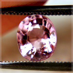 Da tourmaline mau hong Oval cut 1.25 carats