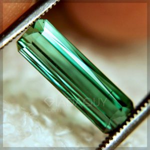da-quy-tourmaline-xanh-luc-hinh-thoi-dai-2.05-carats