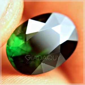 da-quy-tourmaline-xanh-luc-oval-cut-5.26-carats