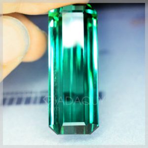 da-quy-tourmaline-xanh-luc-97.5-carats