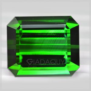 da-quy-tourmaline-xanh-luc-99-carats